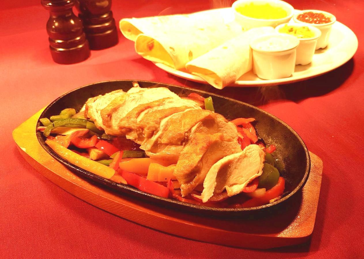 נורת'אלרטון The Golden Lion Hotel מראה חיצוני תמונה