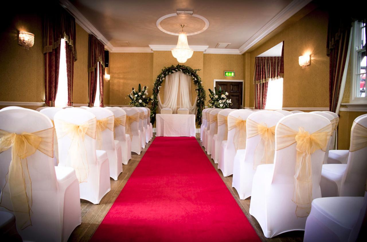 נורת'אלרטון The Golden Lion Hotel מראה חיצוני תמונה